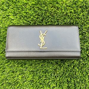 KATE CLUTCH IN GRAIN DE POUDRE EMBOSSED LEATHER